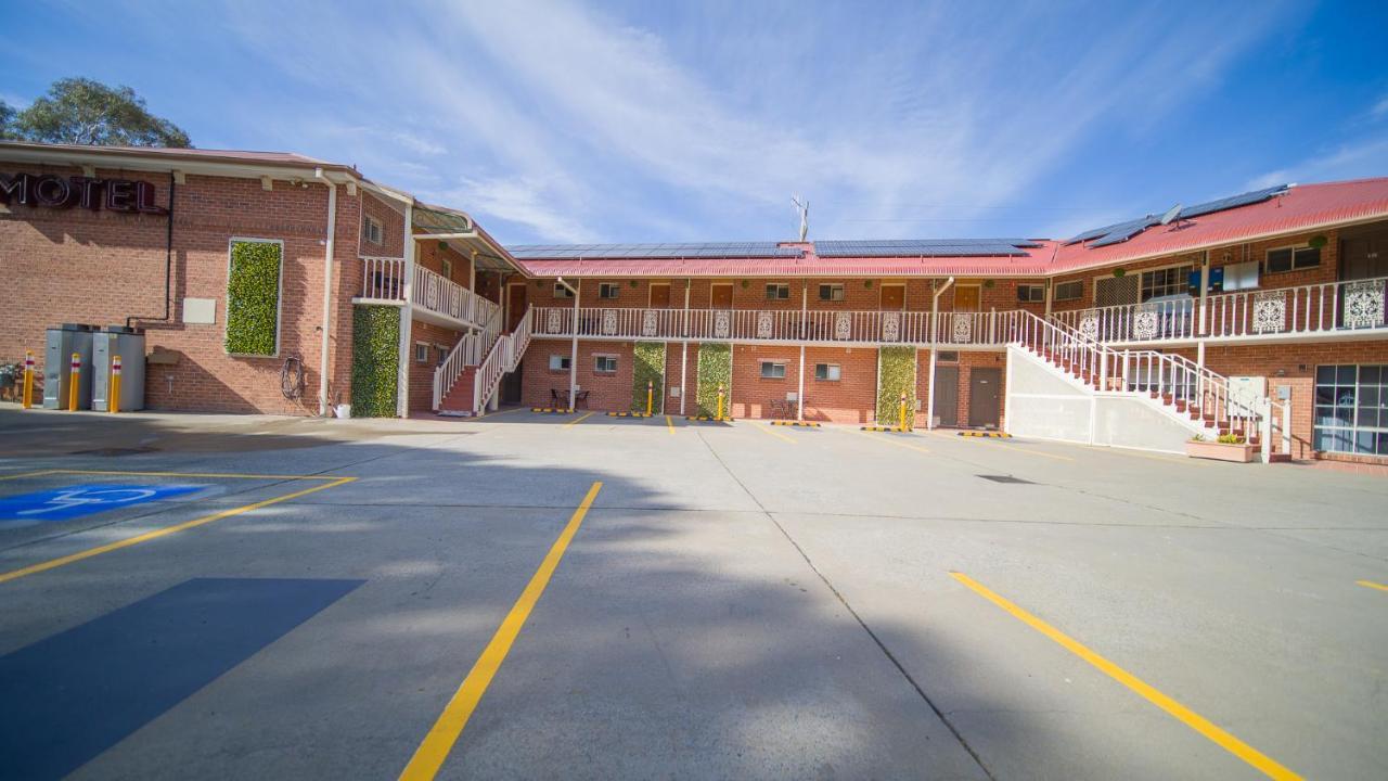 Hamilton'S Queanbeyan Motel Exteriör bild