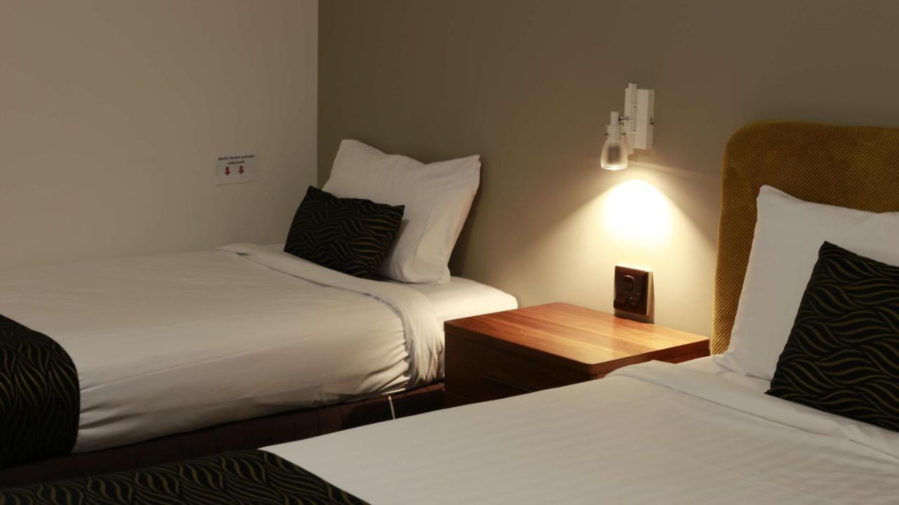 Hamilton'S Queanbeyan Motel Exteriör bild